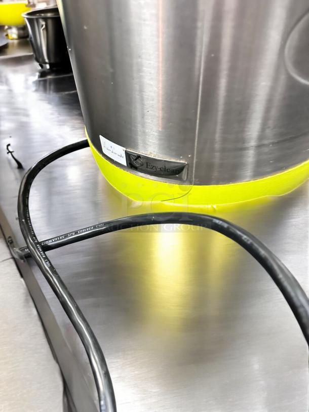 Excellent Santos XL Chute Commercial Juicer – High-Performance & Heavy-Duty! - Image 7 of 7