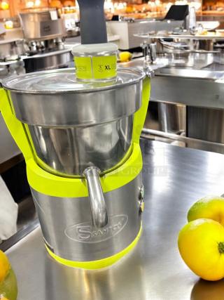 Excellent Santos XL Chute Commercial Juicer – High-Performance & Heavy-Duty!