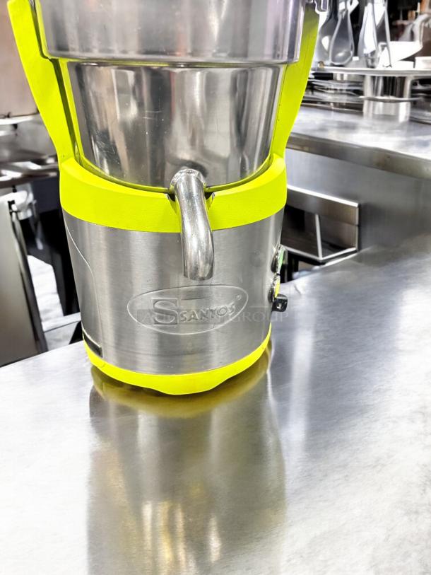 Excellent Santos XL Chute Commercial Juicer – High-Performance & Heavy-Duty! - Image 5 of 7