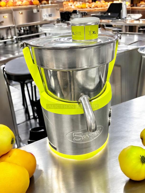 Excellent Santos XL Chute Commercial Juicer – High-Performance & Heavy-Duty! - Image 6 of 7