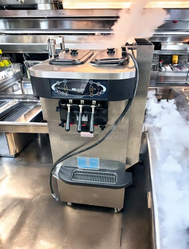 Excellent Condition Taylor Soft Serve Ice Cream Machine – Tested & Working! - Image 5 of 6