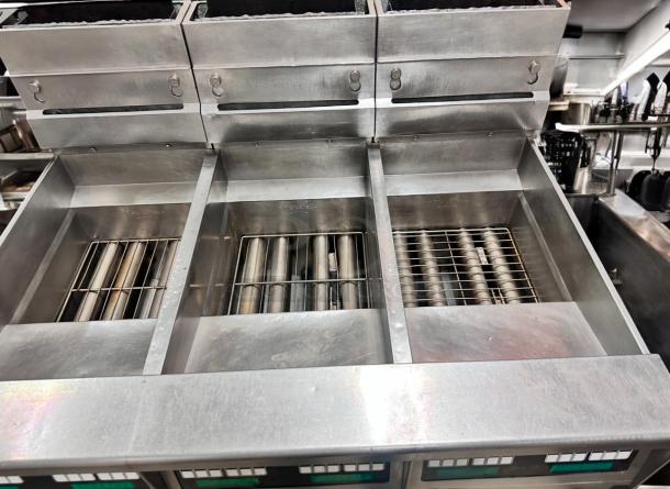 Excellent Condition Pitco Triple Well Commercial Deep Fryer – Tested & Working! - Image 6 of 9