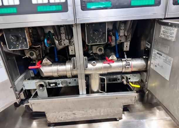 Excellent Condition Pitco Triple Well Commercial Deep Fryer – Tested & Working! - Image 8 of 9