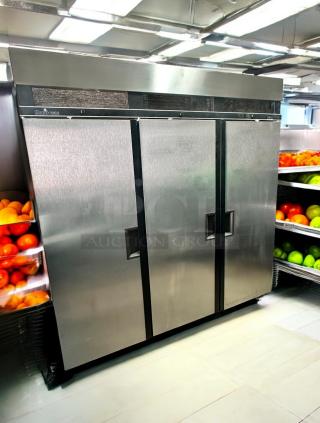 Excellent Condition Manitowoc 3-Door Commercial Refrigerator – Tested & Working!