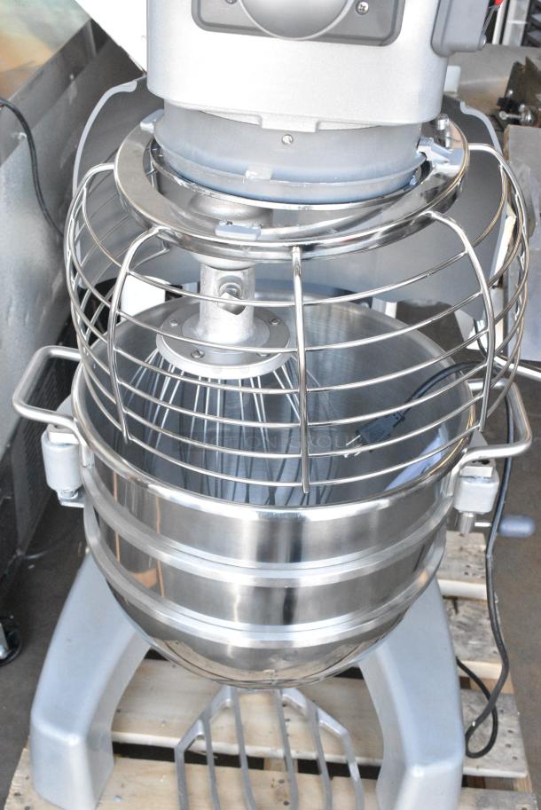 BRAND NEW SCRATCH AND DENT! Hobart Legacy HL300 Metal Commercial Floor Style 30 Quart Planetary Dough Mixer w/ Stainless Steel Mixing Bowl, Bowl Guard, Whisk and Paddle Attachments. 100-120 Volts, 1 Phase. Tested and Working! - Image 5 of 8