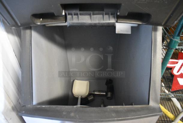 Manitowoc SY0424A Stainless Steel Commercial Ice Head on Manitowoc B420 Commercial Ice Bin. 115 Volts, 1 Phase. - Image 3 of 7