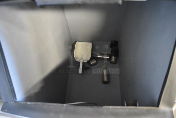 Manitowoc SY0424A Stainless Steel Commercial Ice Head on Manitowoc B420 Commercial Ice Bin. 115 Volts, 1 Phase. - Image 4 of 7