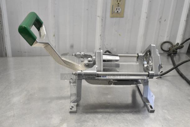 BRAND NEW SCRATCH AND DENT! Garde Metal Countertop Vegetable Cutter - Image 4 of 8