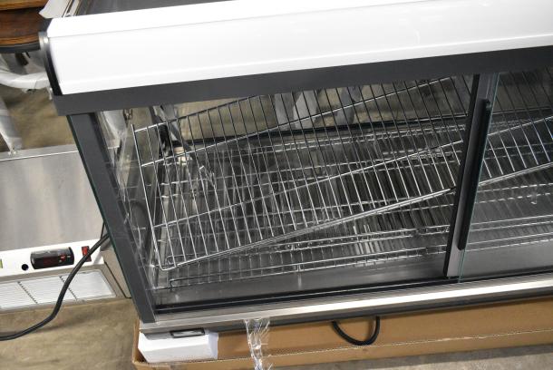 BRAND NEW SCRATCH AND DENT! KoolMore HDC-6C Metal Commercial 48 in. Glass Countertop Display Warmer, 6.5 cu. ft. 110-120 Volts, 1 Phase. Tested and Working! - Image 5 of 9