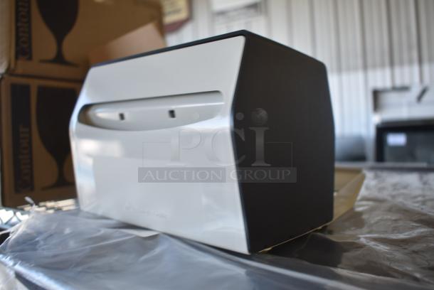BRAND NEW SCRATCH AND DENT! Georgia Pacific Metal Dispenser - Image 3 of 4