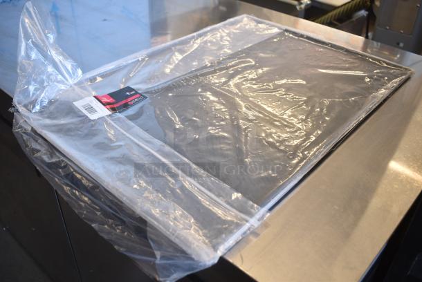 BRAND NEW SCRATCH AND DENT! Matfer Bourgeat 310104 17 3/4" x 25" Tapered Edge Blue Carbon Steel Sheet Pan - Image 3 of 4