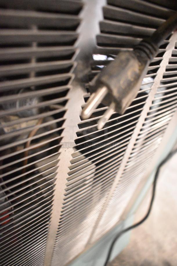 Delfield Shelleysteel Metal Commercial Buffet Station w/ Tray Slide and Sneeze Guard. 115 Volts, 1 Phase. Tested and Working! - Image 7 of 7