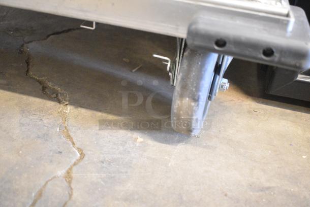 BRAND NEW SCRATCH AND DENT! 2024 Kratos HC1836HP Metal Heater/Proofer Non-Insulated on Commercial Casters. 120 Volts, 1 Phase. Tested and Working! - Image 5 of 8