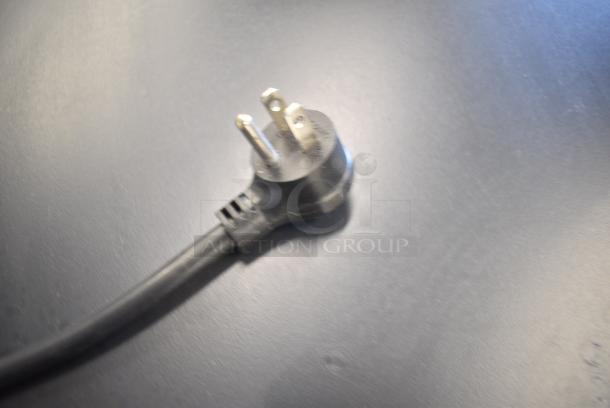 BRAND NEW SCRATCH AND DENT! 2022 True GDM-05-HC Metal Commercial Mini Cooler Merchandiser. 115 Volts, 1 Phase. Tested and Working! - Image 9 of 9