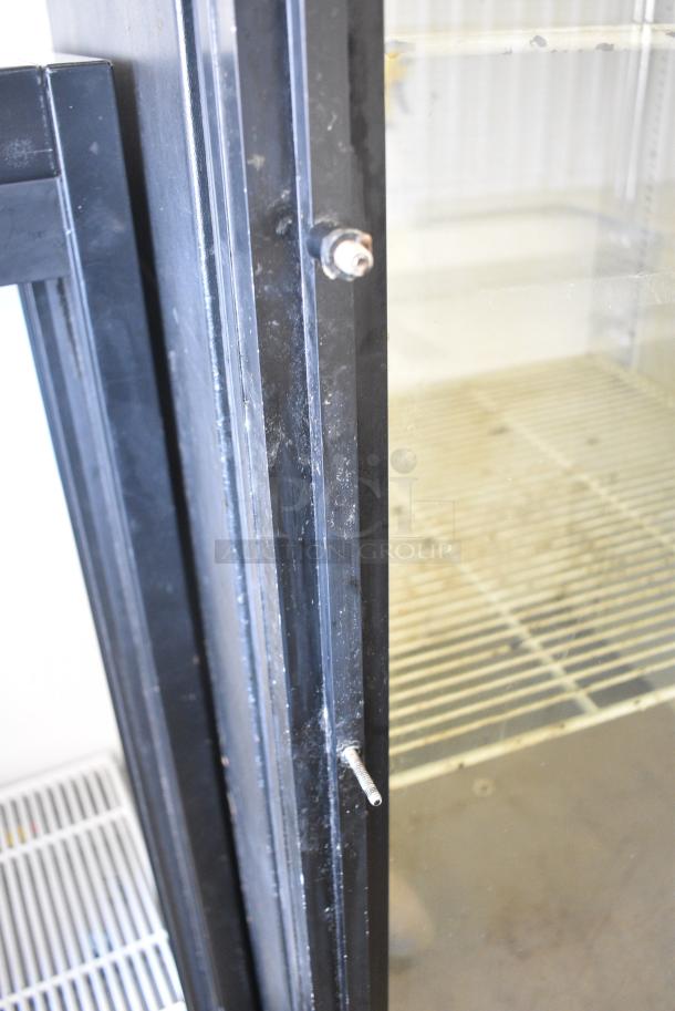 True GDM-23 Metal Commercial Single Door Reach In Cooler Merchandiser. 115 Volts, 1 Phase. Tested and Working! - Image 5 of 9