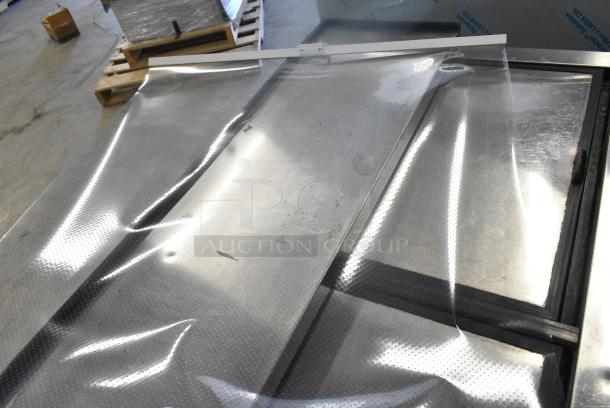 BRAND NEW SCRATCH AND DENT! Poly Roll Down Screen - Image 3 of 4