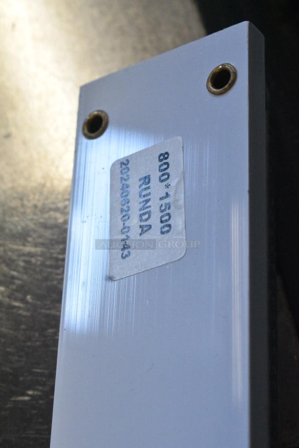 BRAND NEW SCRATCH AND DENT! Poly Roll Down Screen - Image 4 of 4