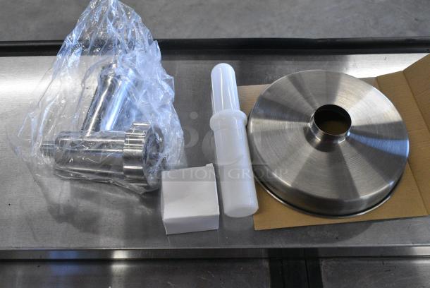 BRAND NEW SCRATCH AND DENT! Avantco 177MIX8XMG #5 Hub Meat Grinder Attachment for Avantco MIX8 Mixers - Image 1 of 3