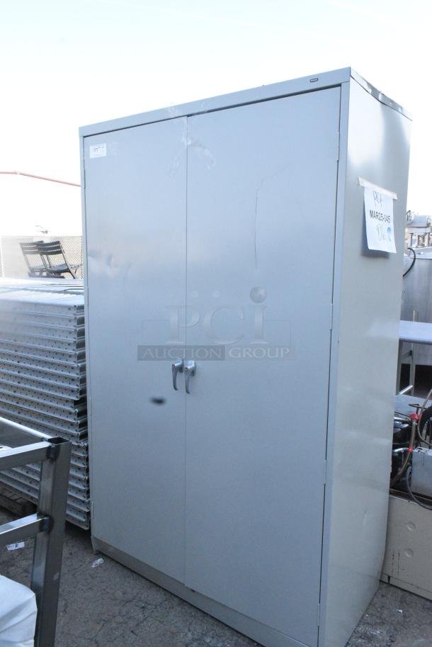 Tennsco Tan Metal 2 Door Cabinet. - Image 5 of 5