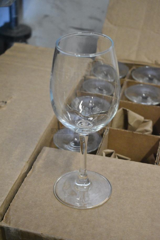 BRAND NEW SCRATCH AND DENT! Box of 20 P0776A Arcoroc Excalibur Breeze 11.75 oz. Customizable Wine Glass by Arc Cardinal - Image 1 of 6