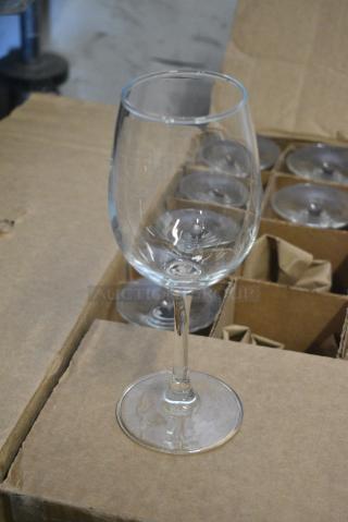 BRAND NEW SCRATCH AND DENT! Box of 20 P0776A Arcoroc Excalibur Breeze 11.75 oz. Customizable Wine Glass by Arc Cardinal