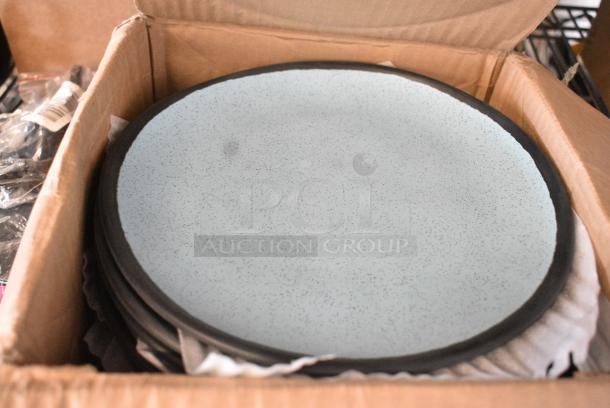 BRAND NEW SCRATCH AND DENT! Box of 12 375CS90GBL PLATE 9" RND COUPE BL/GRY SPECKLD BLUE POTTERY MRKT - Image 1 of 7