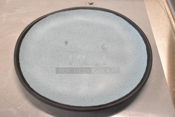 BRAND NEW SCRATCH AND DENT! Box of 12 375CS90GBL PLATE 9" RND COUPE BL/GRY SPECKLD BLUE POTTERY MRKT - Image 4 of 7