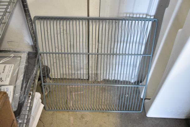 BRAND NEW SCRATCH AND DENT! Lot of 4 Avantco 178SHELFA35 Shelf for A-35 Reach-In Refrigerators and Freezers - 21 1/4" x 16 15/16" - Image 3 of 4