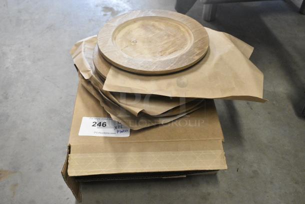 BRAND NEW SCRATCH AND DENT! Box of 12 Lodge U5RP 9 1/2" Round Wood Underliner with Walnut Finish - Image 1 of 5