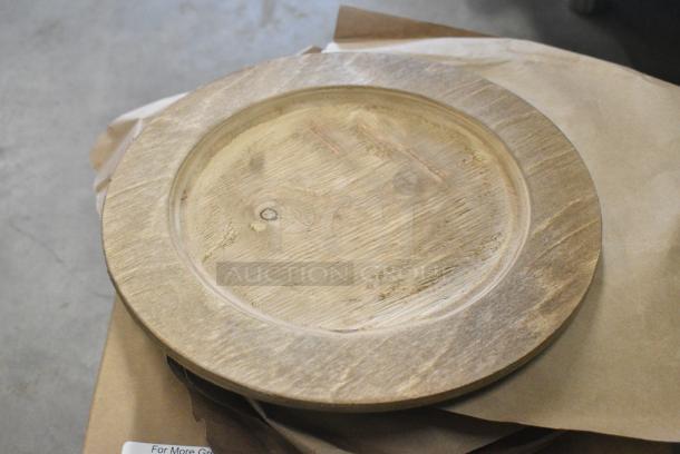 BRAND NEW SCRATCH AND DENT! Box of 12 Lodge U5RP 9 1/2" Round Wood Underliner with Walnut Finish - Image 2 of 5