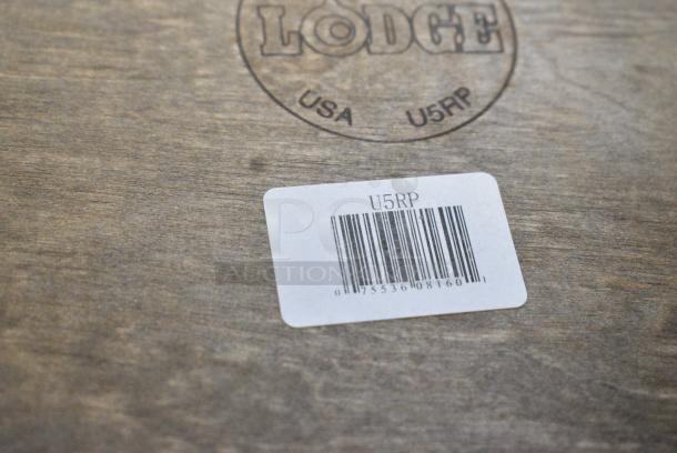 BRAND NEW SCRATCH AND DENT! Box of 12 Lodge U5RP 9 1/2" Round Wood Underliner with Walnut Finish - Image 5 of 5