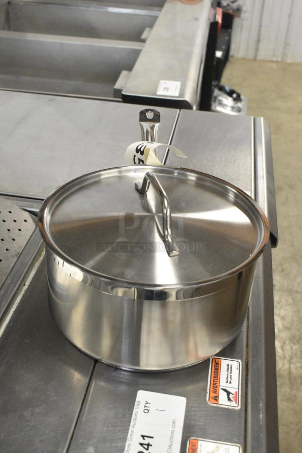 BRAND NEW SCRATCH AND DENT! Vigor 473SSAUCP6 SS1 Series 6 Qt. Stainless Steel Sauce Pan with Aluminum-Clad Bottom and Cover - Image 3 of 6