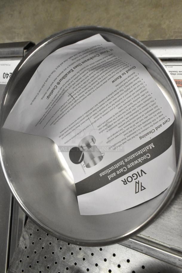 BRAND NEW SCRATCH AND DENT! Vigor 473SSAUCP6 SS1 Series 6 Qt. Stainless Steel Sauce Pan with Aluminum-Clad Bottom and Cover - Image 4 of 6