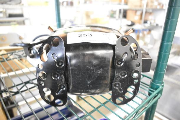 BRAND NEW SCRATCH AND DENT! Secop SCE21CNLX Motor. 115 Volts, 1 Phase. - Image 2 of 5