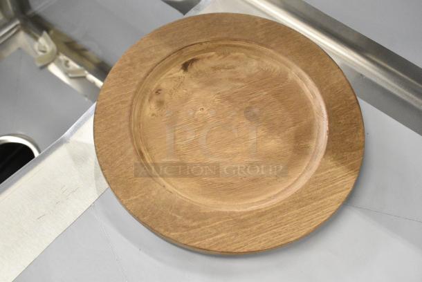 BRAND NEW SCRATCH AND DENT! Box of 6 Lodge U5RP 9 1/2" Round Wood Underliner with Walnut Finish - Image 4 of 6
