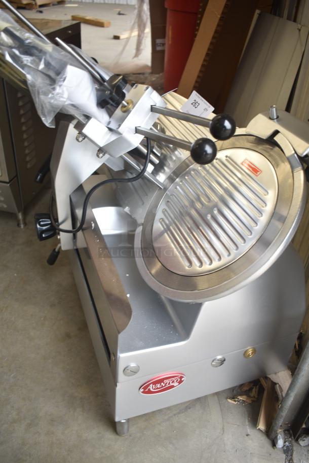 BRAND NEW SCRATCH AND DENT! Avantco ASA0012 177SL612A 12" Medium-Duty Automatic Meat Slicer with Manual Use Option - 1/2 hp. 115 Volts, 1 Phase. Tested and Working! - Image 3 of 10