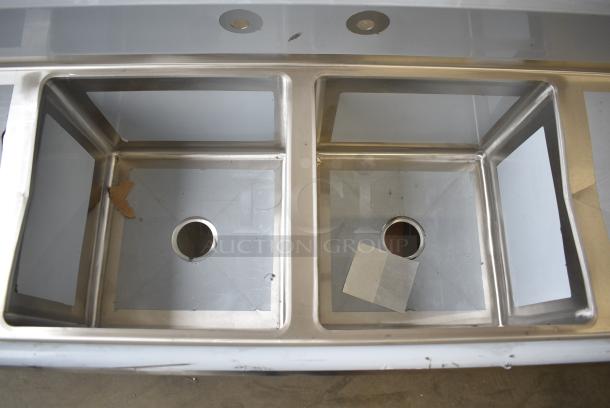 BRAND NEW SCRATCH AND DENT! Regency 600S21818224 124" 16-Gauge Stainless Steel Three Compartment Commercial Sink with 2 Drainboards - 24" x 24" x 14" Bowls. No Legs. - Image 4 of 7