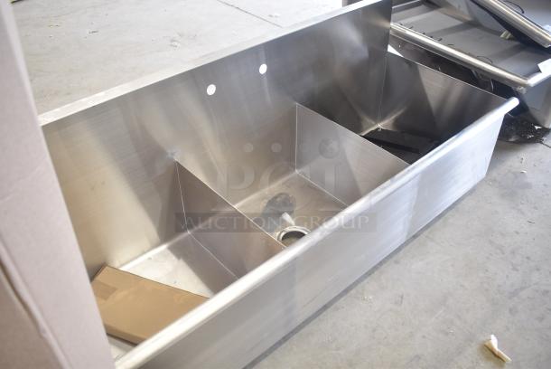 BRAND NEW SCRATCH AND DENT! Stainless Steel Commercial 3 Bay Sink. No Legs. - Image 2 of 6