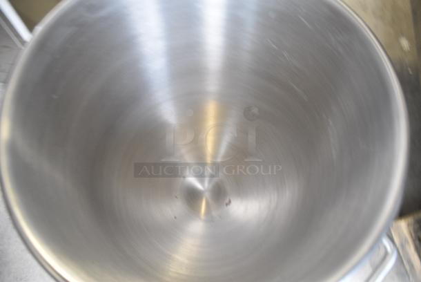 BRAND NEW SCRATCH AND DENT! Stainless Steel Mixing Bowl - Image 4 of 4