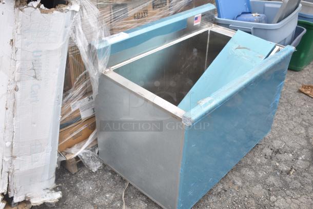 BRAND NEW SCRATCH AND DENT! Eagle Group B30IC-16D-18-7 1800 Series 30" Ice Chest with Post-Mix Cold Plate - 163 lb. Capacity - Image 2 of 7