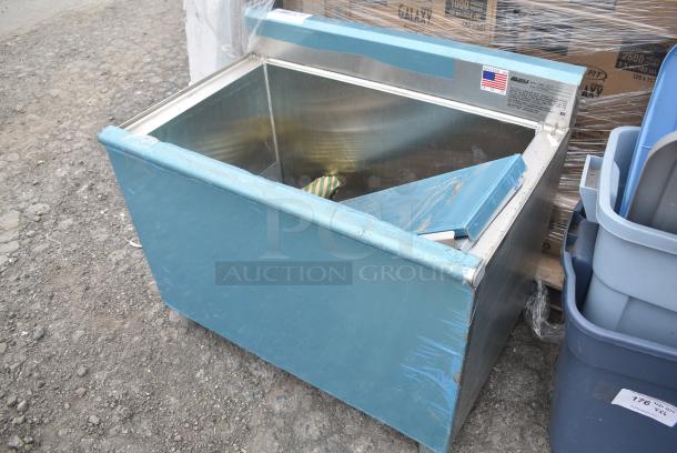 BRAND NEW SCRATCH AND DENT! Eagle Group B30IC-16D-18-7 1800 Series 30" Ice Chest with Post-Mix Cold Plate - 163 lb. Capacity - Image 3 of 7