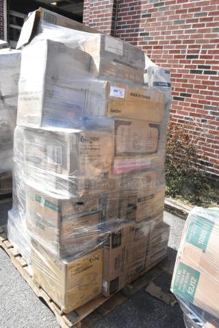 26 BRAND NEW SCRATCH AND DENT! Items Including 346BKFSNSPM Choice Medium Weight Black Wrapped Polypropylene Plastic Cutlery Set with Napkin and Salt and Pepper Packets - 250/Case, 128HD16COMBO Choice Heavy Duty 16 oz. Microwavable Translucent Plastic Deli Container and Lid Combo Pack - 240/Case, 5002BNAPNAT EcoChoice 2-Ply Natural Kraft Beverage / Cocktail Napkin - 3000/Case, 128HD8BULK Choice Heavy Duty 8 oz. Microwavable Translucent Plastic Deli Container - 480/Case, 129MCR24B Choice 24 oz. Black Round Microwavable Heavy Weight Container with Lid 7 1/4" - 150/Case, 500COLLARBR EcoChoice Kraft Coffee Cup Sleeve / Jacket / Clutch - 10-24 oz. - 1200/Case, 127CH08 Choice 8 oz. Clear RPET Hinged Deli Container - 200/Case, 128HD12COMBO Microwavable Translucent Plastic Deli Container and Lid Combo Pack - 240/Case 12 OZ. 26 Times Your Bid!