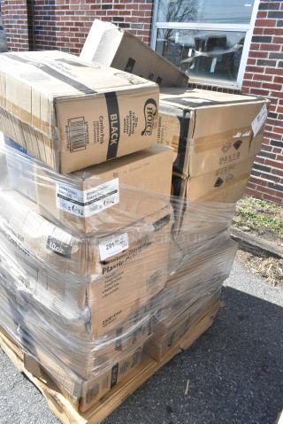 22 BRAND NEW SCRATCH AND DENT! Items Including 485UJ7PLABK EcoChoice 7 3/4" Black Jumbo Compostable Unwrapped PLA Straw - 9600/Case, 127CH12F: CONTAINER HINGED DELI, CHOICE CLEAR 12OZ DOME LID, 128HD12COMBO Choice Heavy Duty 12 oz. Microwavable Translucent Plastic Deli Container and Lid Combo Pack - 240/Case, 394365XL Noble Products Powder-Free Disposable Vinyl Gloves for Foodservice - 1000/Case, 127CH12F CONTAINER HINGED DELI, CHOICE CLEAR 12OZ DOME LID, 760SOUP8KPA Choice 8 oz. Kraft Poly-Coated Paper Food Cup with Vented Paper Lid - 250/Case, 500TW10 Choice 10 oz. Translucent Thin Wall Plastic Cold Cup - 2500/Case, 129MCR32B Choice 32 oz. Black Round Microwavable Heavy Weight Container with Lid 7 1/4" - 150/Case, Dart 12J12 12 oz. White Customizable Foam Cup, 347TCL9 Choice 9 oz. Clear Disposable Plastic Tumbler - 500/Case. 22 Times Your Bid!