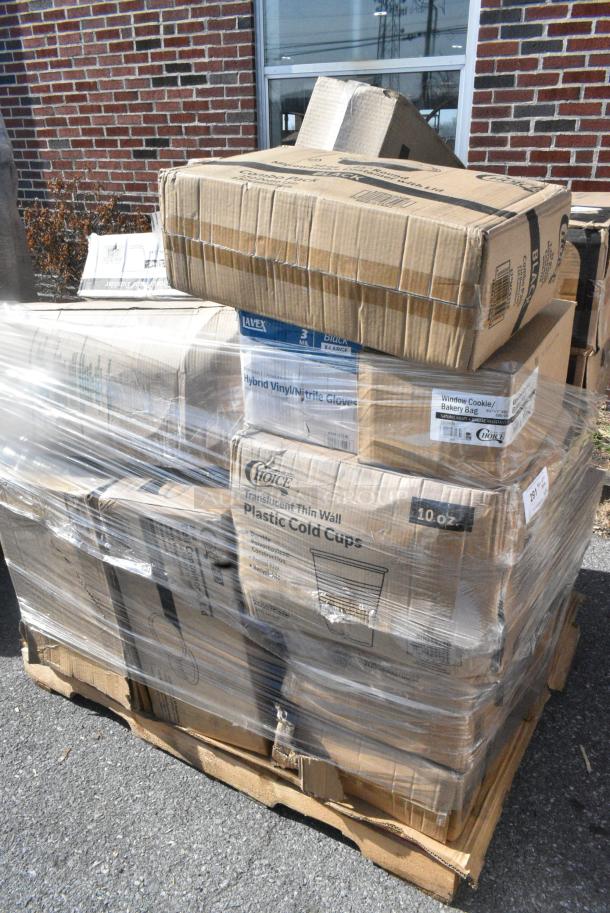 22 BRAND NEW SCRATCH AND DENT! Items Including 485UJ7PLABK EcoChoice 7 3/4" Black Jumbo Compostable Unwrapped PLA Straw - 9600/Case, 127CH12F: CONTAINER HINGED DELI, CHOICE CLEAR 12OZ DOME LID, 128HD12COMBO Choice Heavy Duty 12 oz. Microwavable Translucent Plastic Deli Container and Lid Combo Pack - 240/Case, 394365XL Noble Products Powder-Free Disposable Vinyl Gloves for Foodservice - 1000/Case, 127CH12F CONTAINER HINGED DELI, CHOICE CLEAR 12OZ DOME LID, 760SOUP8KPA Choice 8 oz. Kraft Poly-Coated Paper Food Cup with Vented Paper Lid - 250/Case, 500TW10 Choice 10 oz. Translucent Thin Wall Plastic Cold Cup - 2500/Case, 129MCR32B Choice 32 oz. Black Round Microwavable Heavy Weight Container with Lid 7 1/4" - 150/Case, Dart 12J12 12 oz. White Customizable Foam Cup, 347TCL9 Choice 9 oz. Clear Disposable Plastic Tumbler - 500/Case. 22 Times Your Bid! - Image 2 of 17