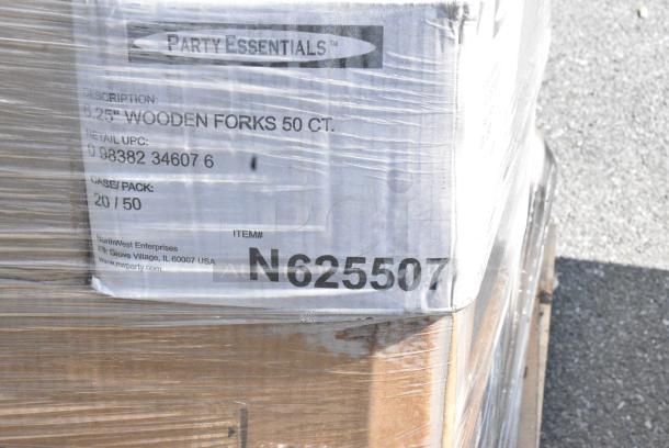 32 BRAND NEW SCRATCH AND DENT! Items Including 500LFLAT Choice 9, 12, 16, 20, and 24 oz. Clear PET Flat Lid with No Straw Slot - 1000/Case, 394345L Noble NexGen Powder-Free Disposable Black Hybrid 3 Mil Thick Gloves - Large - 1000/Case, 500CC32P Choice Clear PET Plastic Cold Cup - 32 oz. - 500/Case, 128HD8BULK Choice Heavy Duty 8 oz. Microwavable Translucent Plastic Deli Container - 480/Case. 32 Times Your Bid! - Image 5 of 14