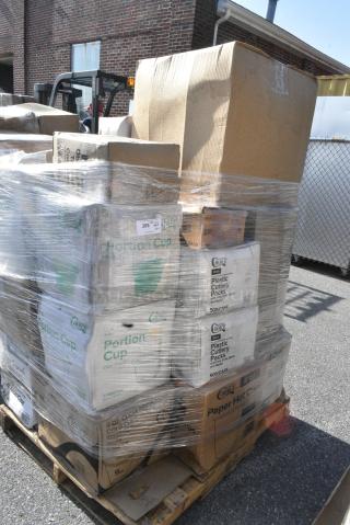25 BRAND NEW SCRATCH AND DENT! Items Including 5008W Choice 8 oz. Tall White Poly Paper Hot Cup - 1000/Case, 130BKFKSNH Choice Black Heavy Weight Wrapped Polystyrene Plastic Cutlery Pack with Napkin - 500/Case, 433HSLCPIE Choice 5" Clear Hinged Slice Container with High Dome Lid - 300/Case, 130BKFKSNX500 Choice Black Extra Heavy Weight Wrapped Polystyrene Plastic Cutlery Pack with Napkin - 500/Case, 127P400B Choice BlackPlasticSouflle Cup, 500CC9 Choice 9 oz. Clear PET Customizable Plastic Squat Cold Cup - 1000/Case, 5008W Choice 8 oz. Tall White Poly Paper Hot Cup - 1000/Case, 795PTOWHT4 Choice White Microwavable Folded Paper #4 Take-Out Container 7 3/4" x 5 1/2" x 3 1/2" - 160/Case. 25 Times Your Bid!