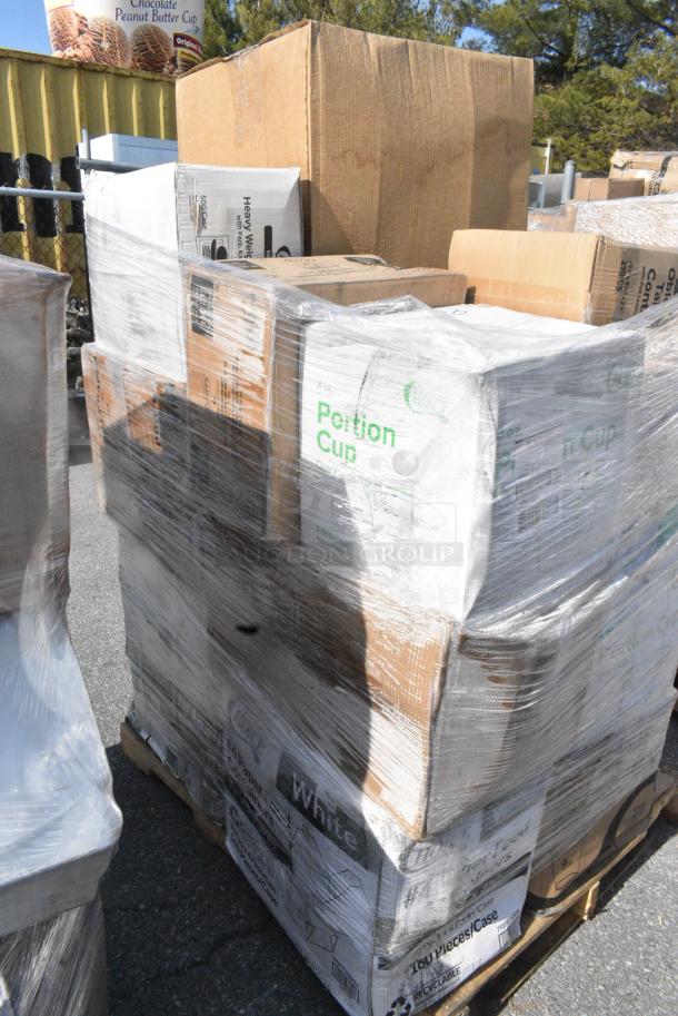 25 BRAND NEW SCRATCH AND DENT! Items Including 5008W Choice 8 oz. Tall White Poly Paper Hot Cup - 1000/Case, 130BKFKSNH Choice Black Heavy Weight Wrapped Polystyrene Plastic Cutlery Pack with Napkin - 500/Case, 433HSLCPIE Choice 5" Clear Hinged Slice Container with High Dome Lid - 300/Case, 130BKFKSNX500 Choice Black Extra Heavy Weight Wrapped Polystyrene Plastic Cutlery Pack with Napkin - 500/Case, 127P400B Choice BlackPlasticSouflle Cup, 500CC9 Choice 9 oz. Clear PET Customizable Plastic Squat Cold Cup - 1000/Case, 5008W Choice 8 oz. Tall White Poly Paper Hot Cup - 1000/Case, 795PTOWHT4 Choice White Microwavable Folded Paper #4 Take-Out Container 7 3/4" x 5 1/2" x 3 1/2" - 160/Case. 25 Times Your Bid! - Image 3 of 13