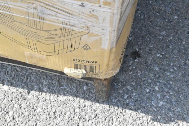 26 BRAND NEW SCRATCH AND DENT! Items Including 795KFTL32SPE Choice 16-32 oz. Rectangular Polypropylene Take-Out Lid - 300/Case, 79516ESWHPRT Emperor's Select 16 oz. Asian Paper Take-Out Container with Wire Handle - 500/Case, 5001TPJ Lavex 1-Ply 1400' Universal Jumbo Toilet Paper Roll with 9" Diameter - 12/Case, 127CH24F Choice 24 oz. Clear RPET Tall Hinged Deli Container - 200/Case, 50012C Choice 12 oz. Coffee Print Poly Paper Hot Cup - 1000/Case, 500MFTN Lavex Natural Brown Kraft M-Fold (Multifold) Towel - 4000/Case. 26 Times Your Bid! - Image 9 of 11