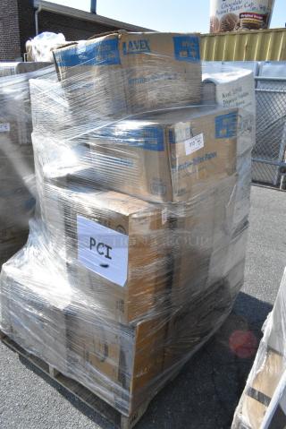 25 BRAND NEW SCRATCH AND DENT! Items Including 966TALLFLDN Choice Kraft Natural Tall-Fold 6" x 13" Dispenser Napkin - 8000/Case, 394365M Noble Products Powder-Free Disposable Clear Vinyl Gloves for Foodservice - Medium - 1000/Case, WI1BNHT5312 Choice 5" x 12 1/2" 1 Bottle Customizable Paper Wine Bag with Handle - 250/Case, 500TO993C3 Choice 9" x 9" x 3" Microwaveable 3-Compartment Black / Clear Plastic Hinged Container - 100/Case, 50012W Choice 12 oz. White Poly Paper Hot Cup - 1000/Case. 25 Times Your Bid!