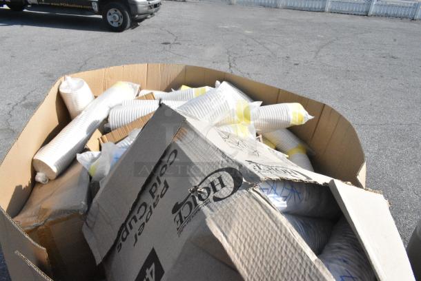 20 BRAND NEW SCRATCH AND DENT! Items Including 760PCC44 Choice White Poly Paper Cold Cup, 130SCB016BLK Visions 16 oz. Black PET Plastic Square Catering / Serving Bowl - 500/Case, Shopping Bags. 20 Times Your Bid! - Image 4 of 13